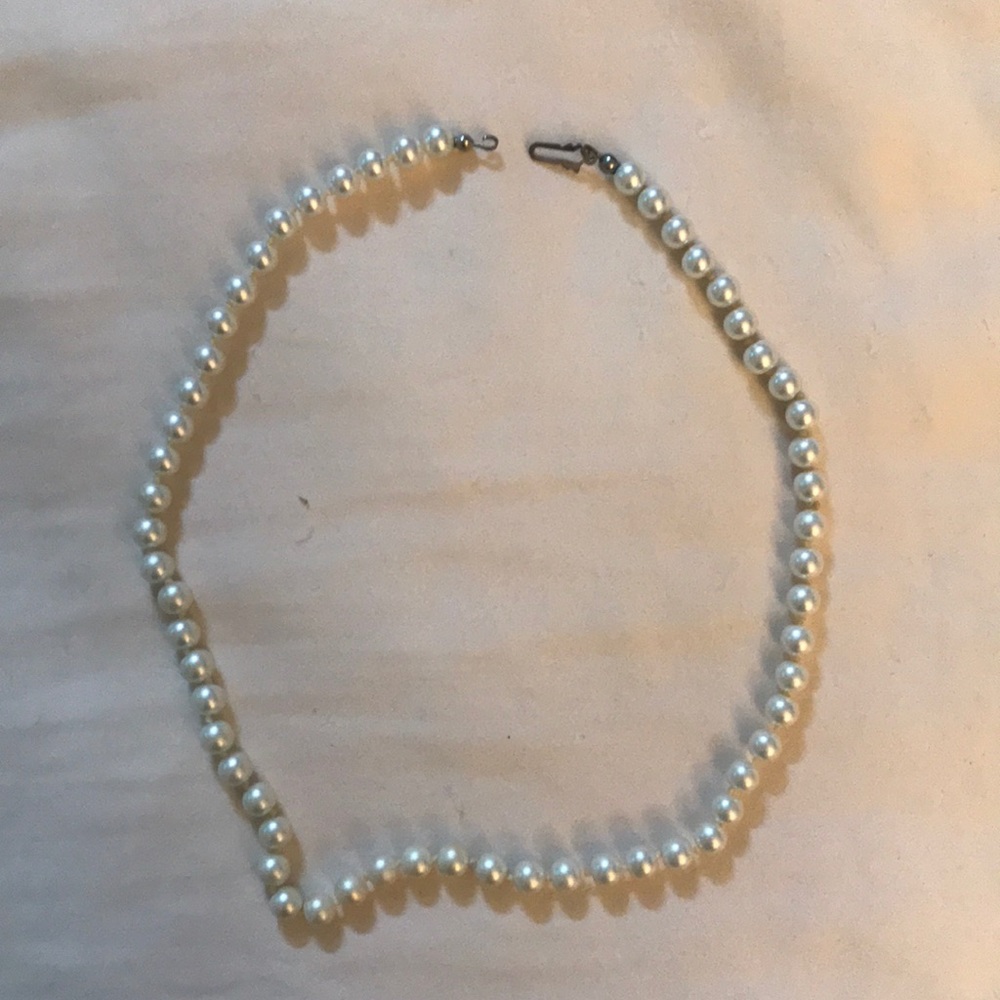 Faux pearl choker